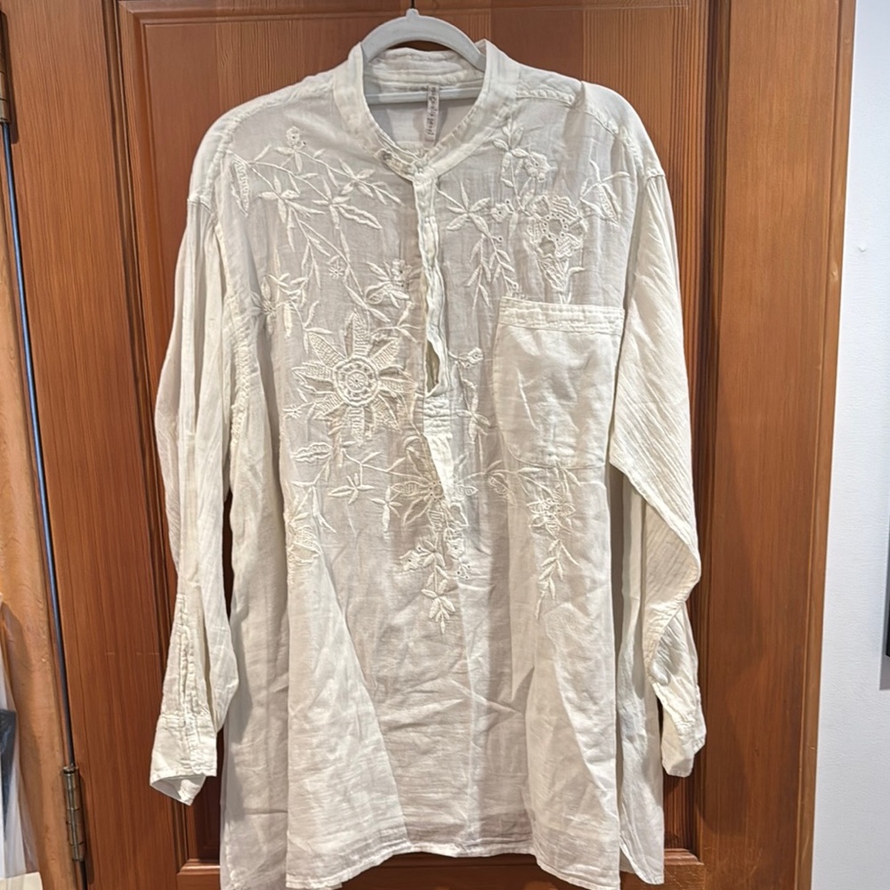 Magnolia Pearl One Size white/cream flowy shirt. Like new.